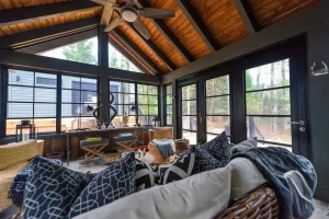 How to Choose Between a 3-Season & 4-Season Sunroom