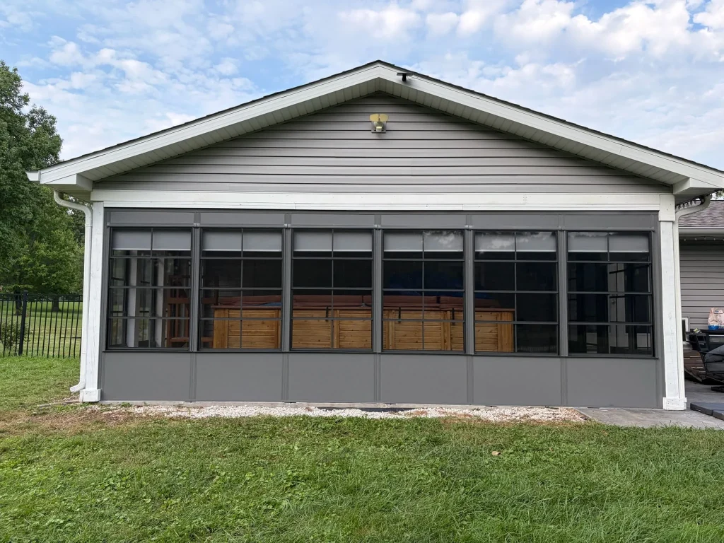 V4T Wall System with Door and Sunshades in Warrenton, MO